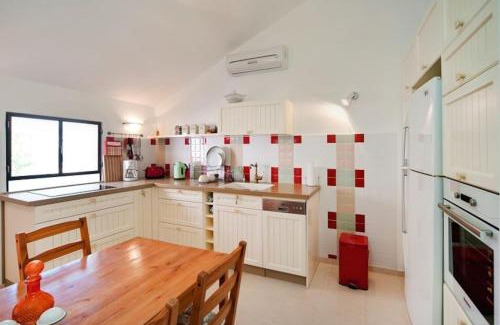 Neve Tzedek Apartment | Charming Sunny Haven with Balcony by Sea N' Rent
