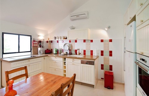 Neve Tzedek Apartment | Charming Sunny Haven with Balcony by Sea N Rent