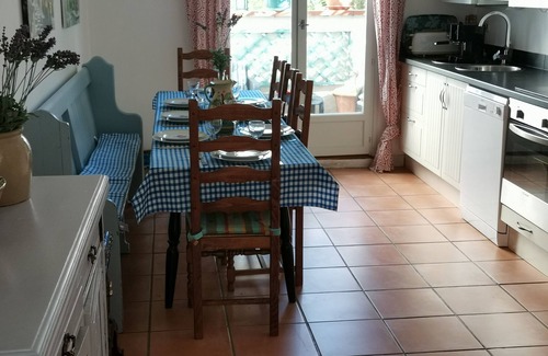 Ceret House | Charming sunny house in central Ceret with mountain views and outside space