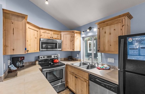 Three Rivers House | Charming Sunriver Cabin With Deschutes River Access and Proximity to Cascade Lak