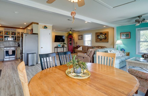 Surf City House | Charming Surf City Beach House - Walk to Ocean!
