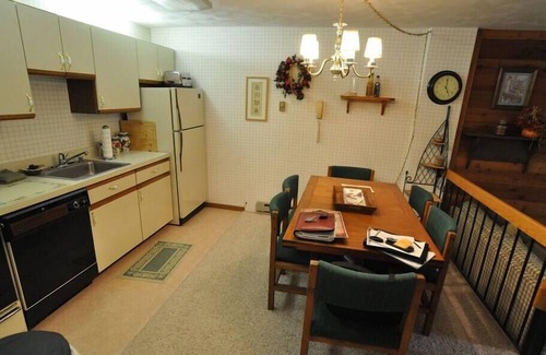 Seven Springs House | Charming Swiss Mountainn Condo at 7 Springs Resort