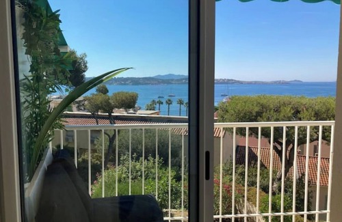 Bandol Apartment | Charming T2, 46m2, central : view, parking, sea 200m away