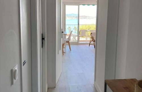 Bandol Apartment | Charming T2, 46m2, central : view, parking, sea 200m away