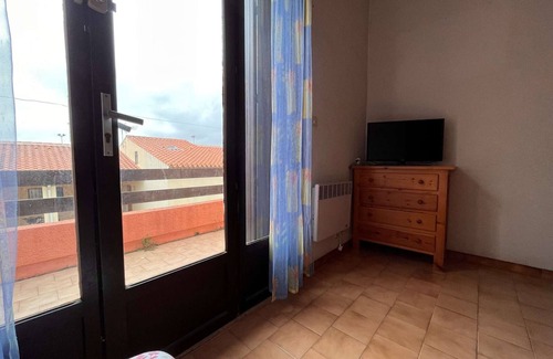 Port-la-Nouvelle Apartment | Charming T2 Mezzanine Apt, 300m from Beach, Terrace, Parking, Pet-Friendly