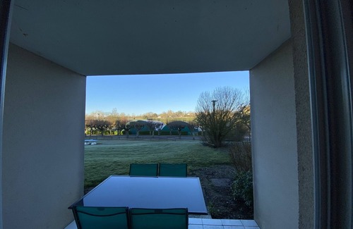 La Roche-Posay Apartment | Charming T2 with terrace near Thermes du Connétable, Wi-Fi, dishwasher
