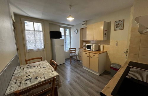La Roche-Posay Apartment | Charming T2 with WIFI and parking in central La Roche-Posay