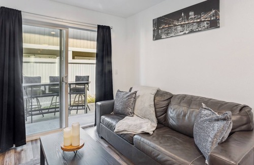 South Tacoma House | Charming Tacoma Retreat w/ Patio & 2 Fireplaces!