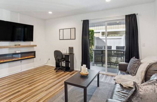 South Tacoma House | Charming Tacoma Retreat w/ Patio & 2 Fireplaces!