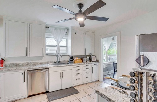 Hilltop House | Charming Tacoma Vacation Rental: 2 Mi to Downtown!