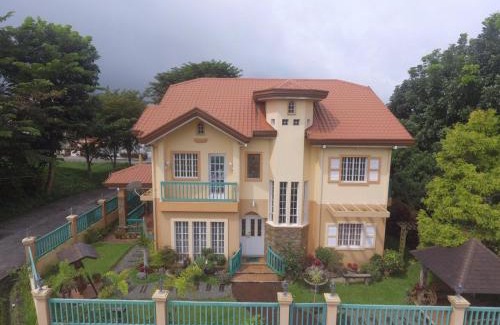 Silang Junction North Villa | Charming Tagaytay Vacation Home