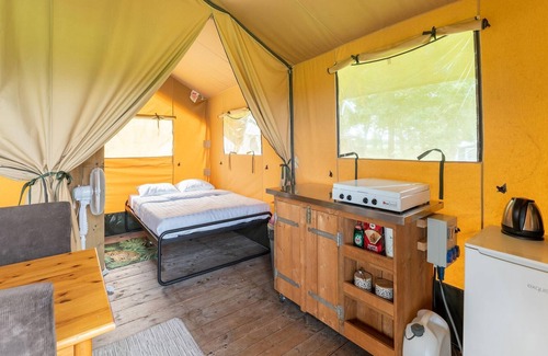 Zwiggelte House | Charming tent lodge in Drents Landschap with balcony