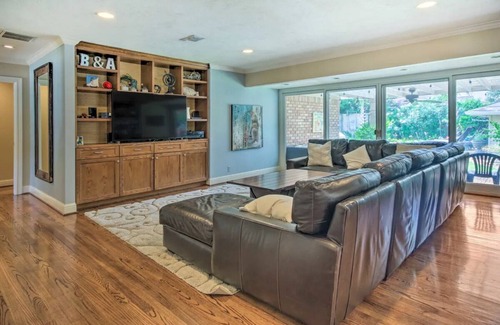 Braeswood Place House | Charming Texas House With Private Pool Oasis