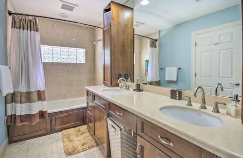 Braeswood Place House | Charming Texas House With Private Pool Oasis