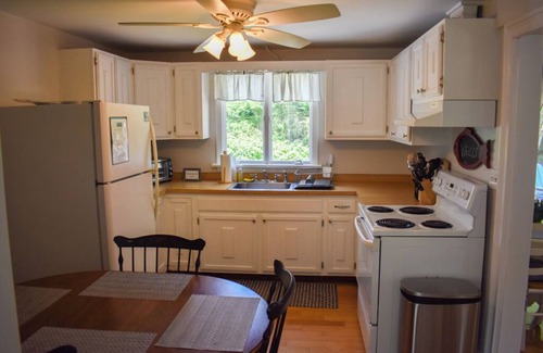 East Harwich House | Charming three bedroom home, only 2 miles to Jackknife Beach in Chatham