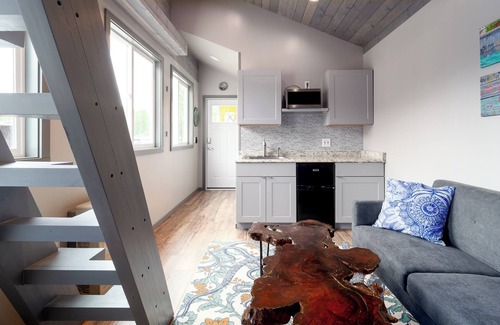 Valdez Cabin | Charming tiny home with WiFi in Valdez. Perfect for 2!