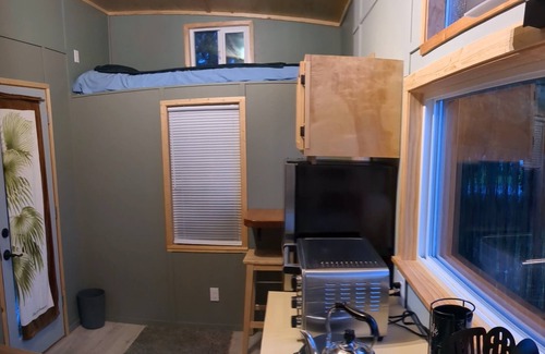 Everson House | Charming tiny house bungalow at Nugents Corner with WiFi & Baker Mt close by.