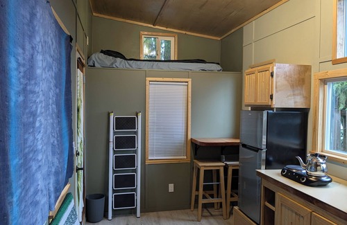 Everson House | Charming tiny house bungalow at Nugents Corner with WiFi & Baker Mt close by.