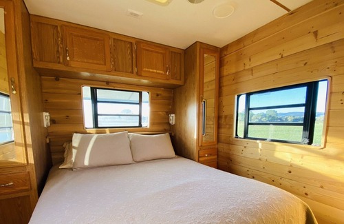 Hotchkiss House | Charming “Tiny House” with awesome views.
