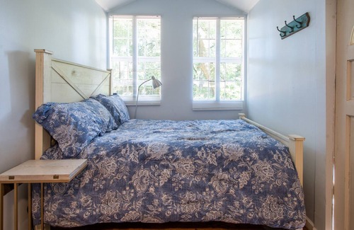 North Charleston Cottage | Charming tiny cottage in the woods