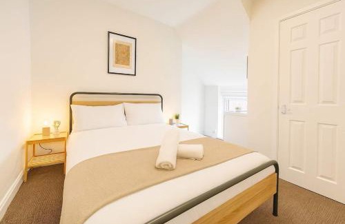 Grangetown Apartment | Charming Top Floor Cardiff Gem