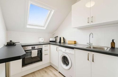 Grangetown Apartment | Charming Top Floor Cardiff Gem