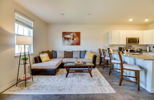 Luray House | Charming Townhome Less Than 1 Mi to Zoo and Luray Caverns!