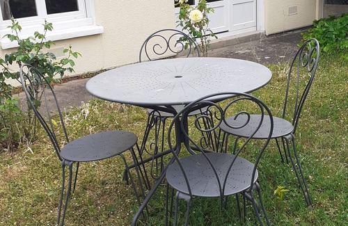 Chateauroux Cottage | Charming Townhouse with Garden, Near Downtown Châteauroux