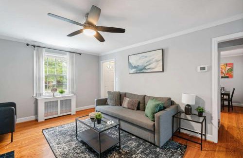 Potomac West House | Charming Townhouse Retreat by CozySuites
