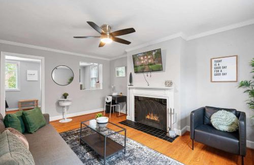 Potomac West House | Charming Townhouse Retreat by CozySuites