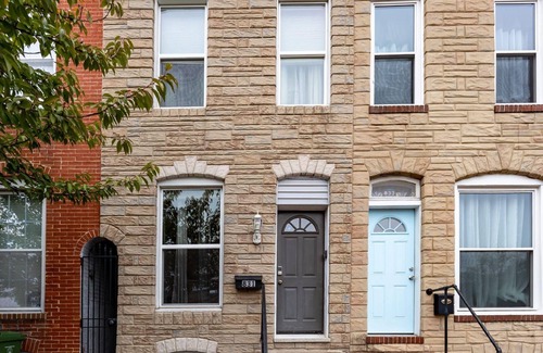 Downtown Baltimore House | Charming Townhouse Sleeps 7 W/Private terrace + Garden
