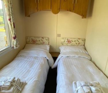 Newton Stewart Ski Chalet | Charming two bedroom static caravan in whithorn