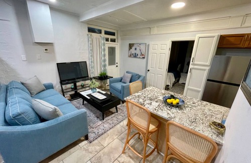 Behrman Apartment | Charming Two Bedrooms Apartment by Downtown