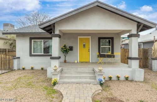 Governmental Mall House | π‘ Charming Two-Bedroom Oasis in Downtown Phoenix! π