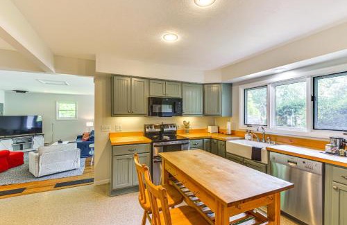 Union Pier House | Charming Union Pier Home with Deck Half-Mi to Beach