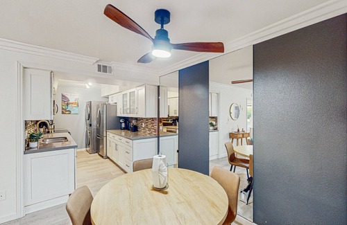 Palm Springs Condo | Charming, updated condo in great location with heated pool, tennis, hot tub, W/D