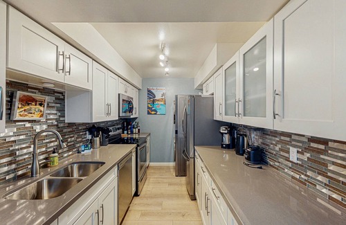 Palm Springs Condo | Charming, updated condo in great location with heated pool, tennis, hot tub, W/D
