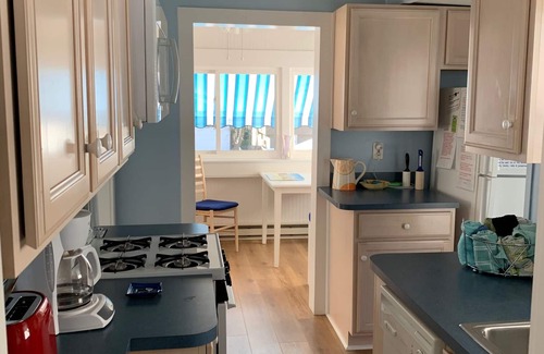 Rehoboth Beach Cottage | Charming Upper Cottage Downtown Rehoboth 1.5 Blks to Beach Sleeps 4 Dog friendly