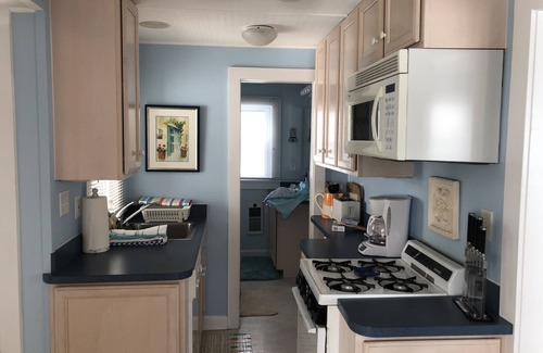 Rehoboth Beach Cottage | Charming Upper Cottage Downtown Rehoboth 1.5 Blks to Beach Sleeps 4 Dog friendly