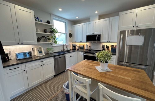 Noe Valley Apartment | Charming & upscale Noe Valley 2BR/1.5BA. Walk to Shops, Dining & Transit Access