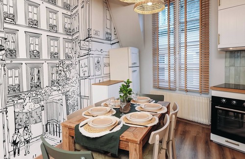 Chartres Apartment | Charming urban retreat with city views