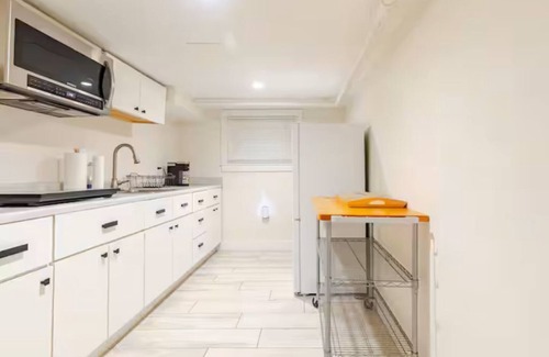 Manchester-by-the-Sea Apartment | Charming 1-bedroom Guest suite in amazing Manchester-by-the-Sea with WiFi, AC
