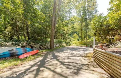 Manchester-by-the-Sea Apartment | Charming 1-bedroom Guest suite in amazing Manchester-by-the-Sea with WiFi, AC