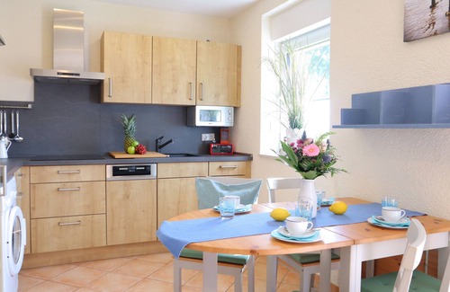 Dorumer Neufeld House | Charming vacation home "Strandkorb" - relaxation in your own garden