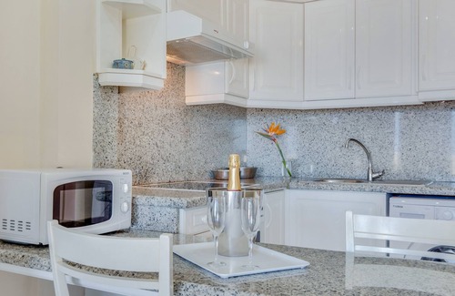 Los Gigantes Apartment | Charming Vacation Rental “Apartamento Los Gigantes” with Wi-Fi, Balcony & Terrace