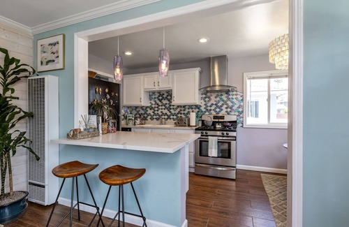 Pierpont Bay Cottage | Charming Ventura Beach Bungalow on Prime Beach Lane in Pierpont by the Sea