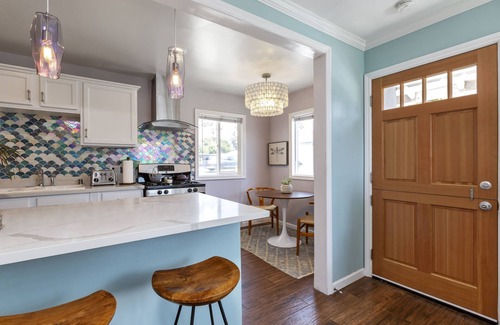 Pierpont Bay Cottage | Charming Ventura Beach Bungalow on Prime Beach Lane in Pierpont by the Sea