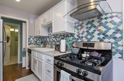 Pierpont Bay Cottage | Charming Ventura Beach Bungalow on Prime Beach Lane in Pierpont by the Sea