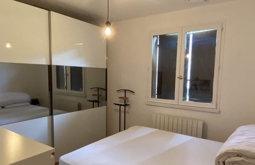 Fontaines-sur-Saone Villa | Charming villa with garden, private swimming pool and air conditioning near Lyon and the Saône river.