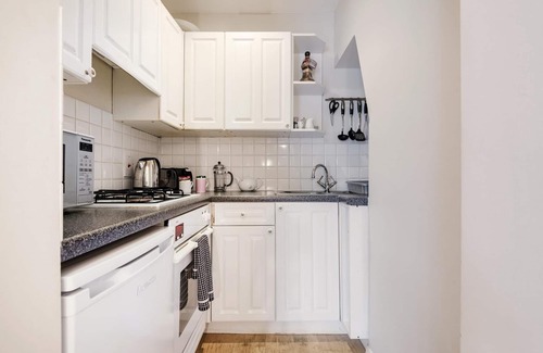 Pimlico Apartment | Charming Victoria Home close to Buckingham Palace